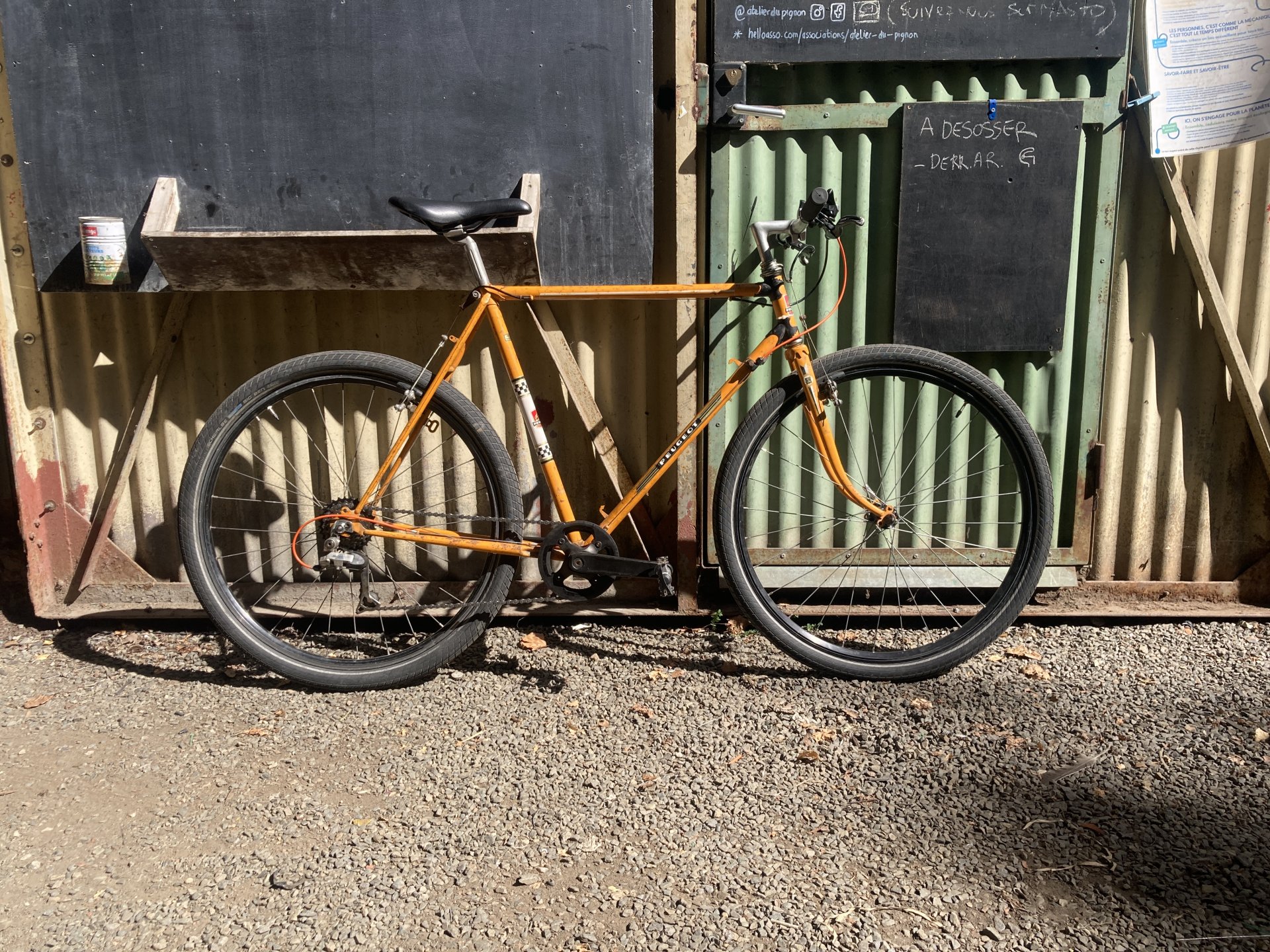 Peugeot orange
