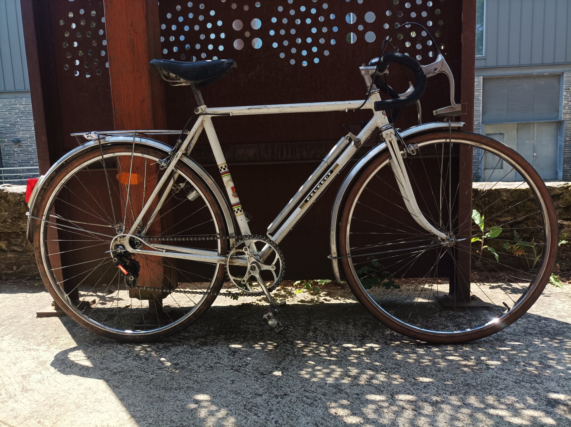 Peugeot blanc ancien