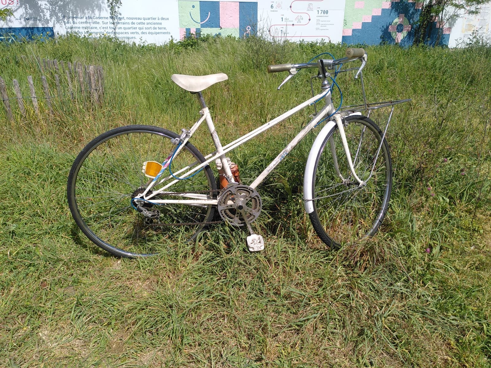 Porteur de ville blanc