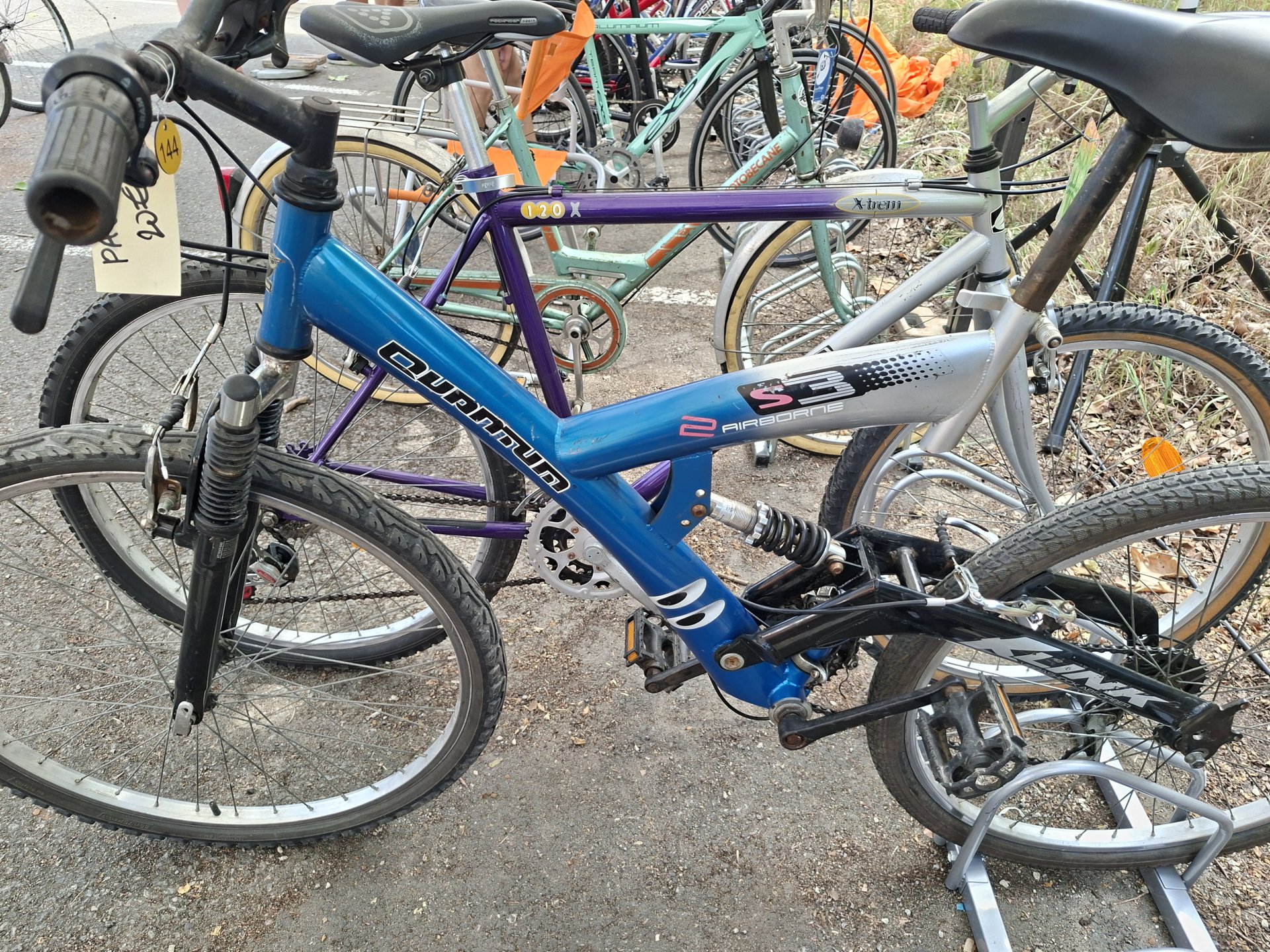Velo tout suspendu